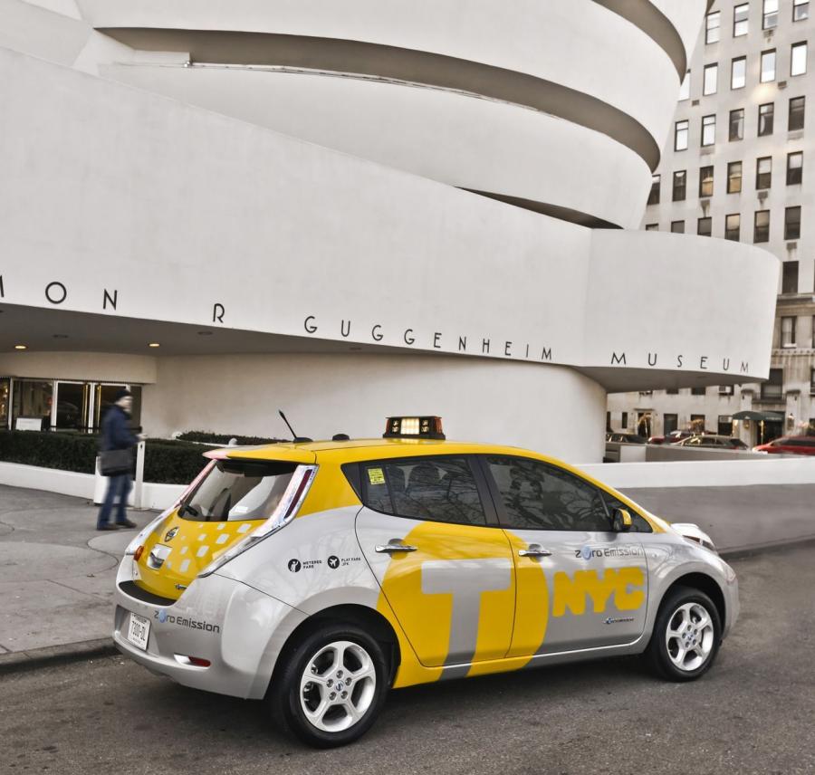  Nissan Leaf NYC taxi 2013 года  (фото 17 из 24)